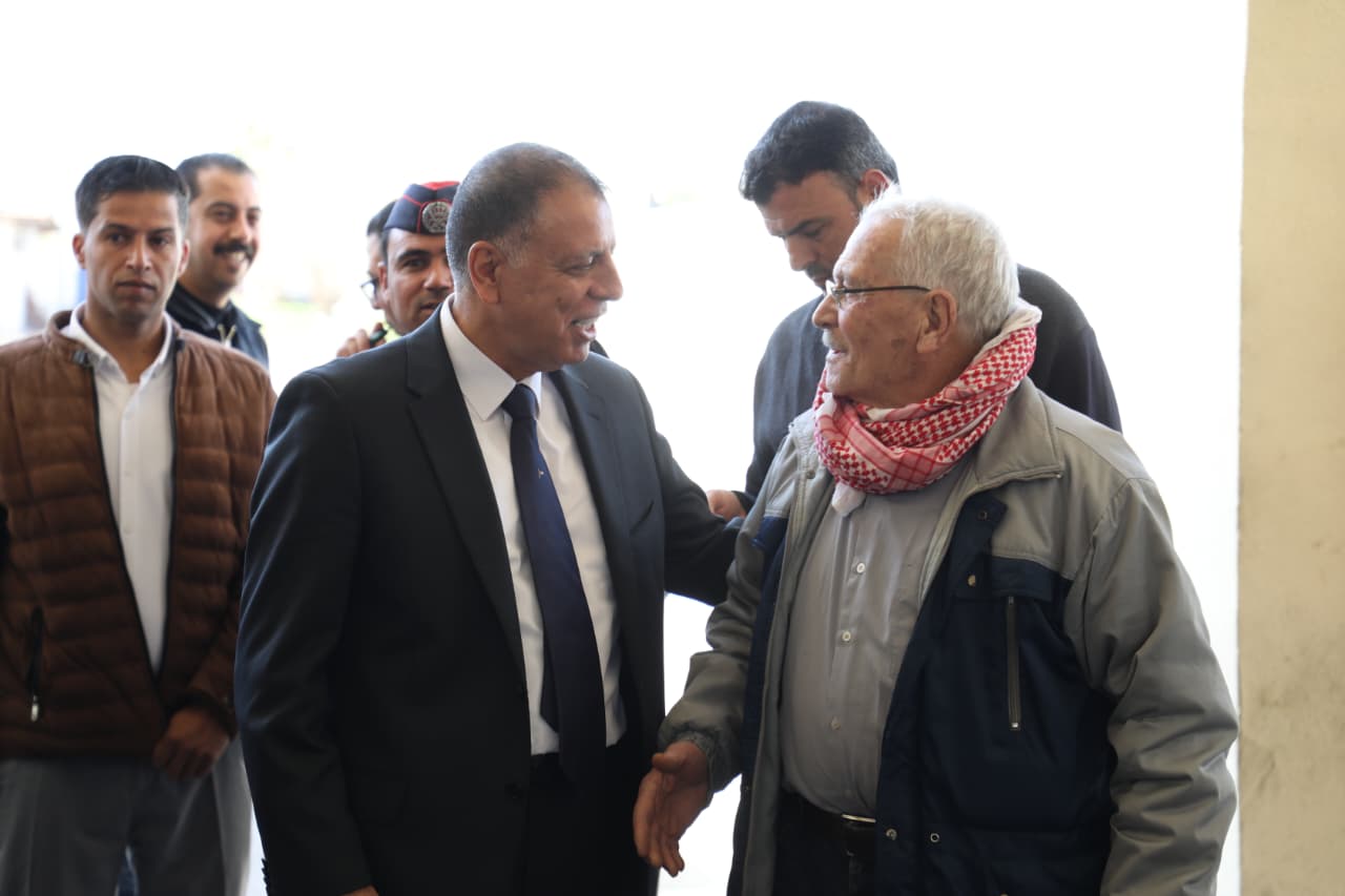  وزير الداخلية يتفقد سير العمل في مركز حدود جابر