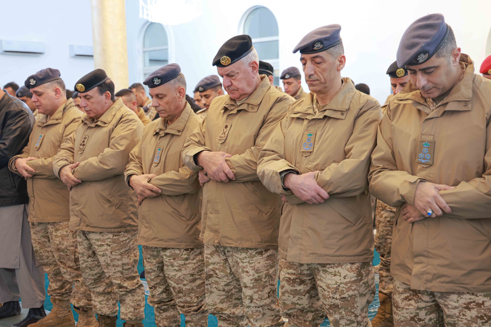  الحنيطي يؤدي صلاة عيد الفطر ويلتقي عدد من مرتبات سلاح الجو الملكي