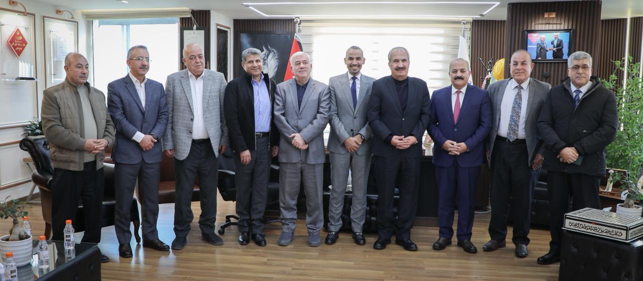  شركة كهرباء إربد تكرّم محافظها السابق رضوان العتوم تقديرا لمسيرته الإدارية والتنموية