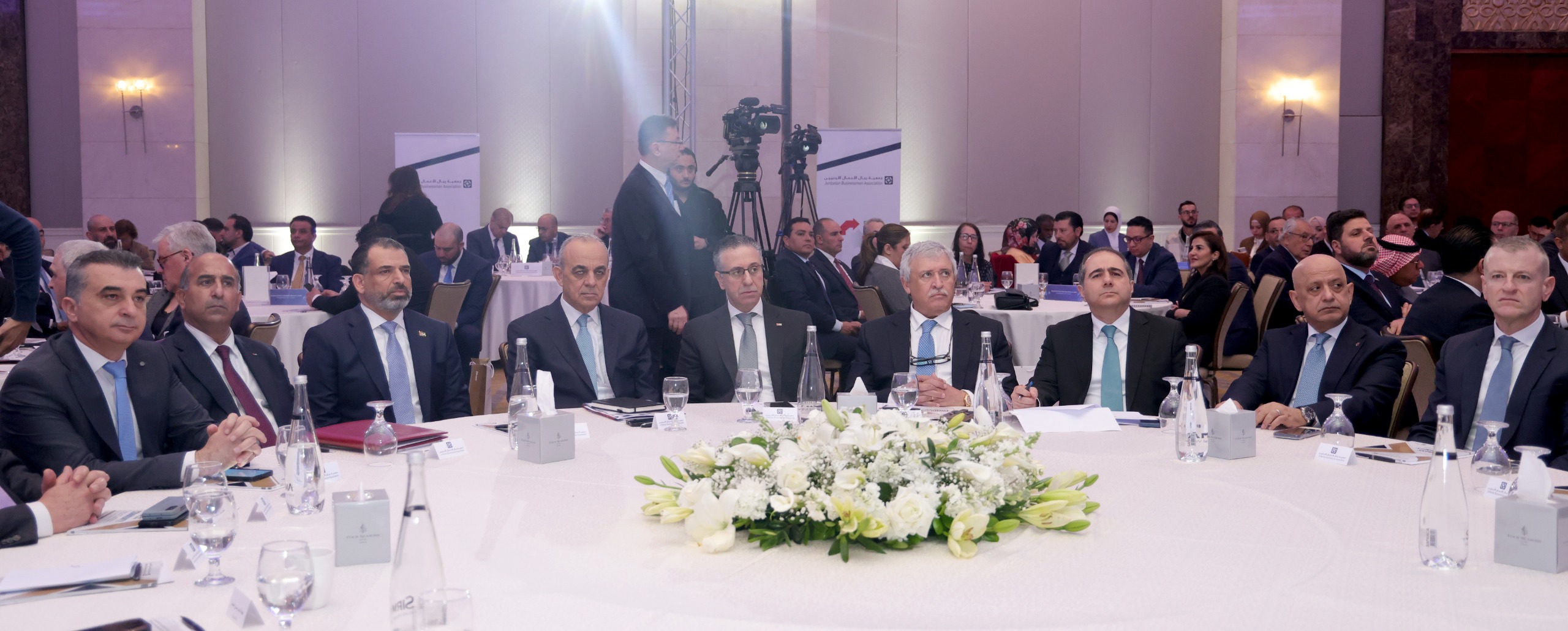  وزير الصناعة والتجارة: الاقتصاد الوطني يواصل نموه رغم توترات المنطقة