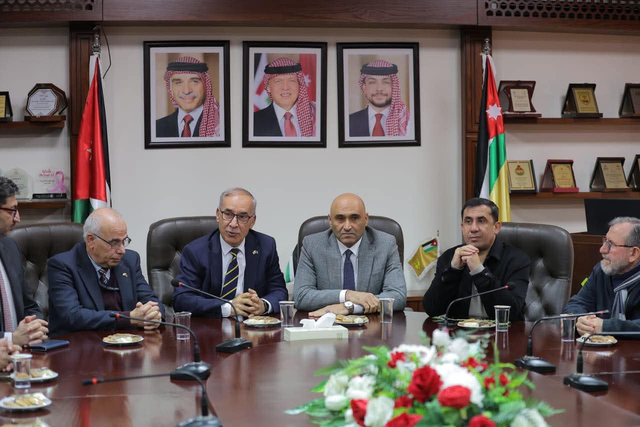  "الصحة النيابية" تزور مستشفى الجامعة لدعم أطفال غزة المصابين