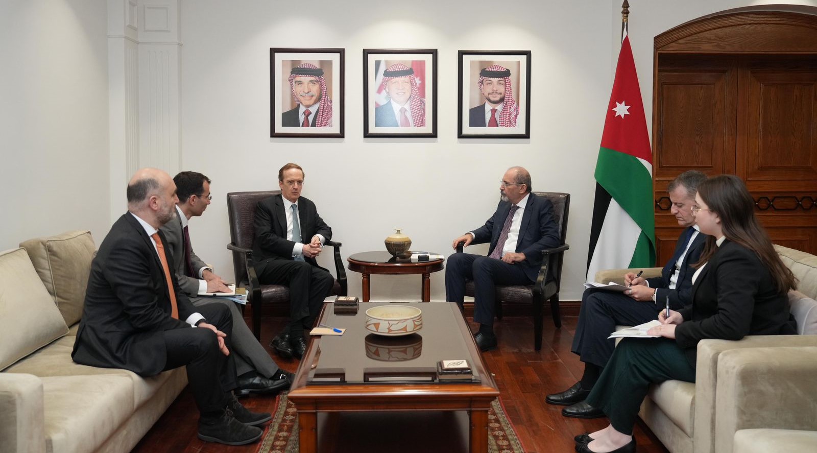  وزير الخارجية يلتقي نائب الأمين العام في جهاز العمل الخارجي الأوروبي