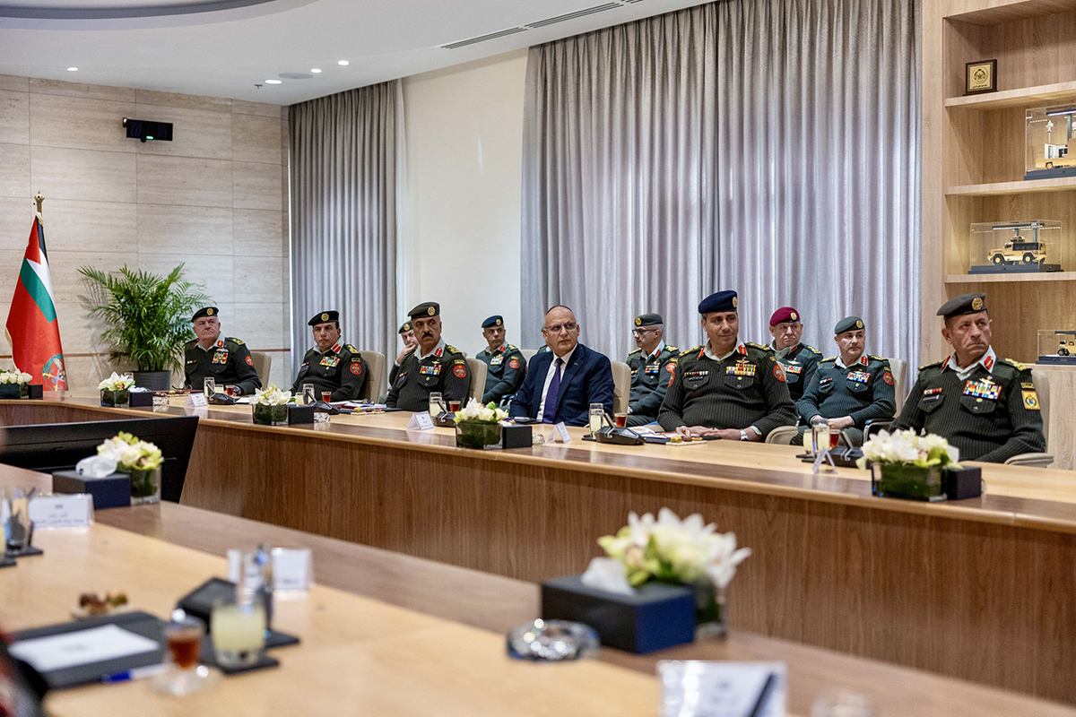  الملك يرافقه ولي العهد يزور القيادة العامة للقوات المسلحة