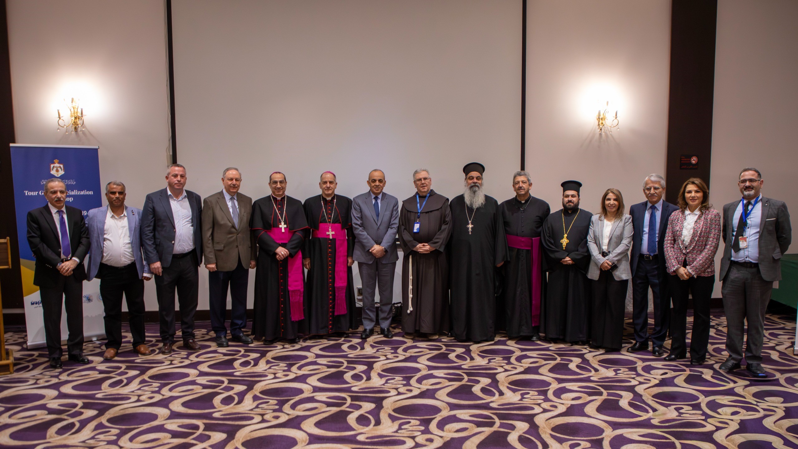 وزير السياحة يفتتح ورشة لتأهيل الأدلاء في مجال الحج المسيحي