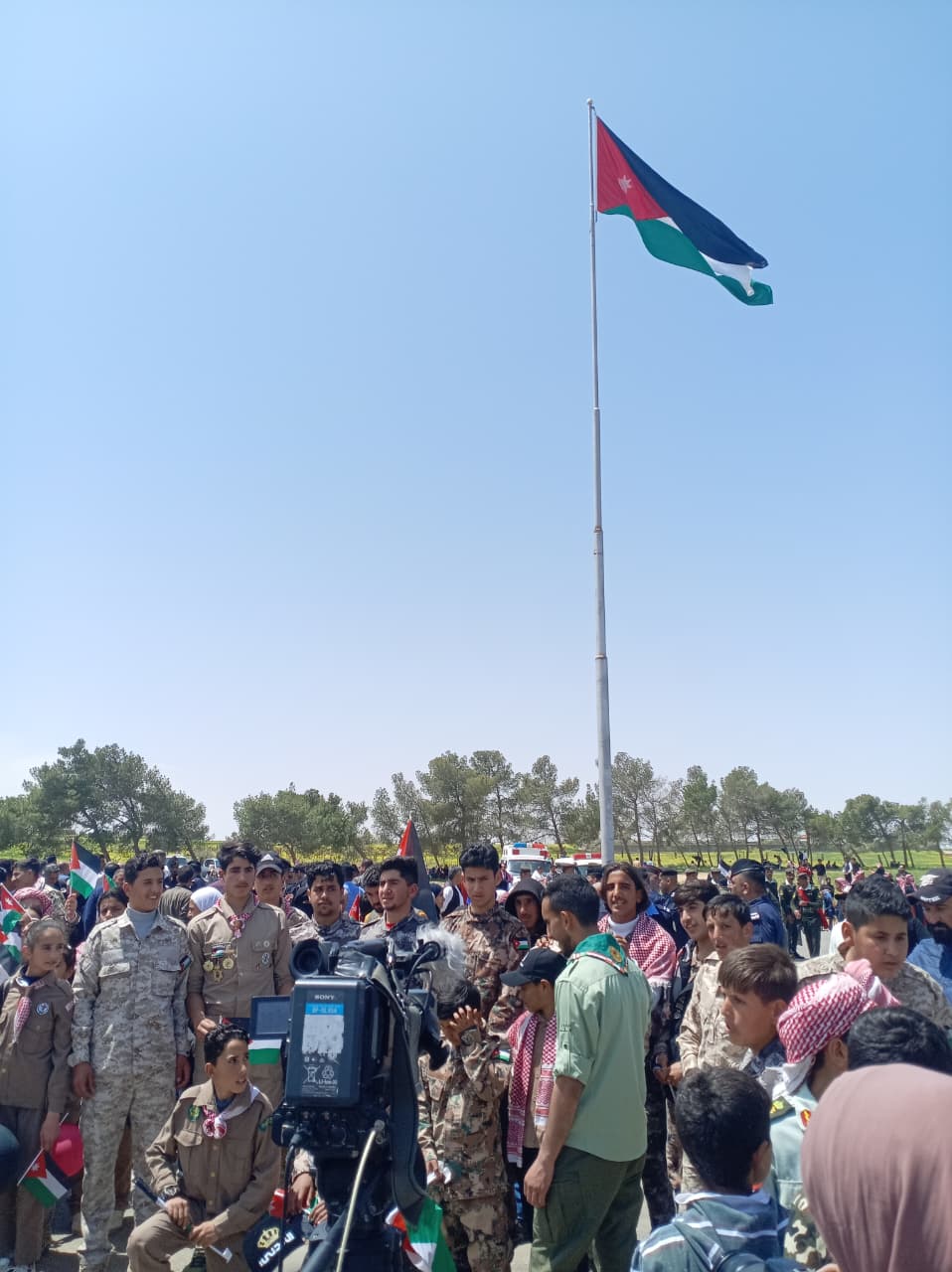 احتفالات وطنية واسعة بيوم العلم الأردني في مختلف المحافظات