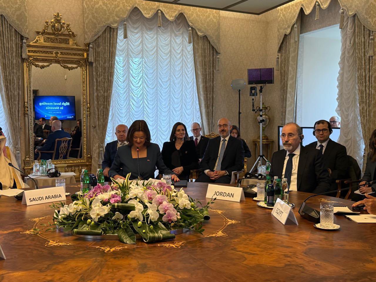  الصفدي ووزراء خارجية عرب يعقدون جلسة حوارية موسعة مع وزيرة الخارجية السلوفينية