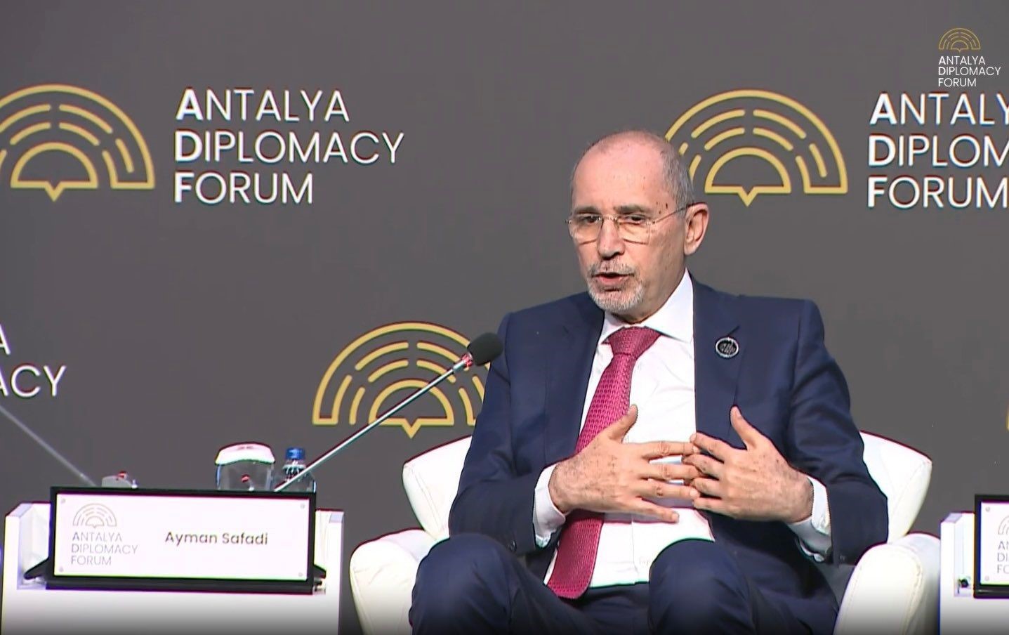  وزير الخارجية يؤكد ضرورة معالجة جذور الصراع في المنطقة