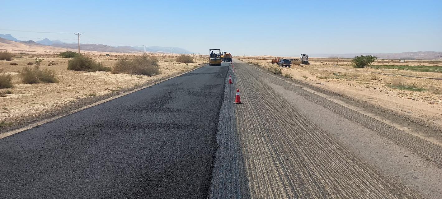 "الأشغال" تبدأ تنفيذ المرحلة الثالثة من صيانة طريق وادي عربة
