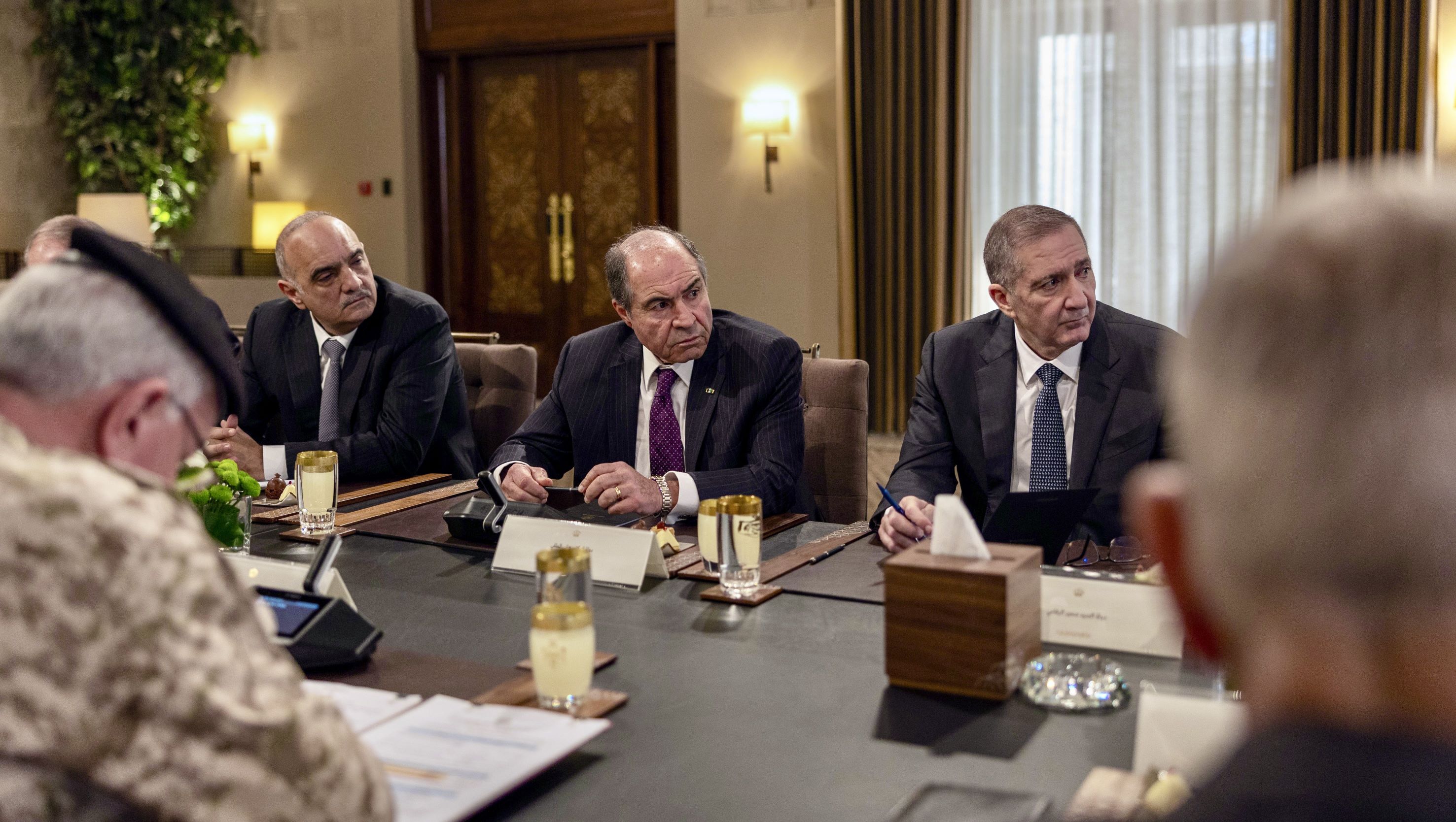  الملك خلال لقاء مع رؤساء وزراء سابقين: الأردن بخير وسيبقى بخير