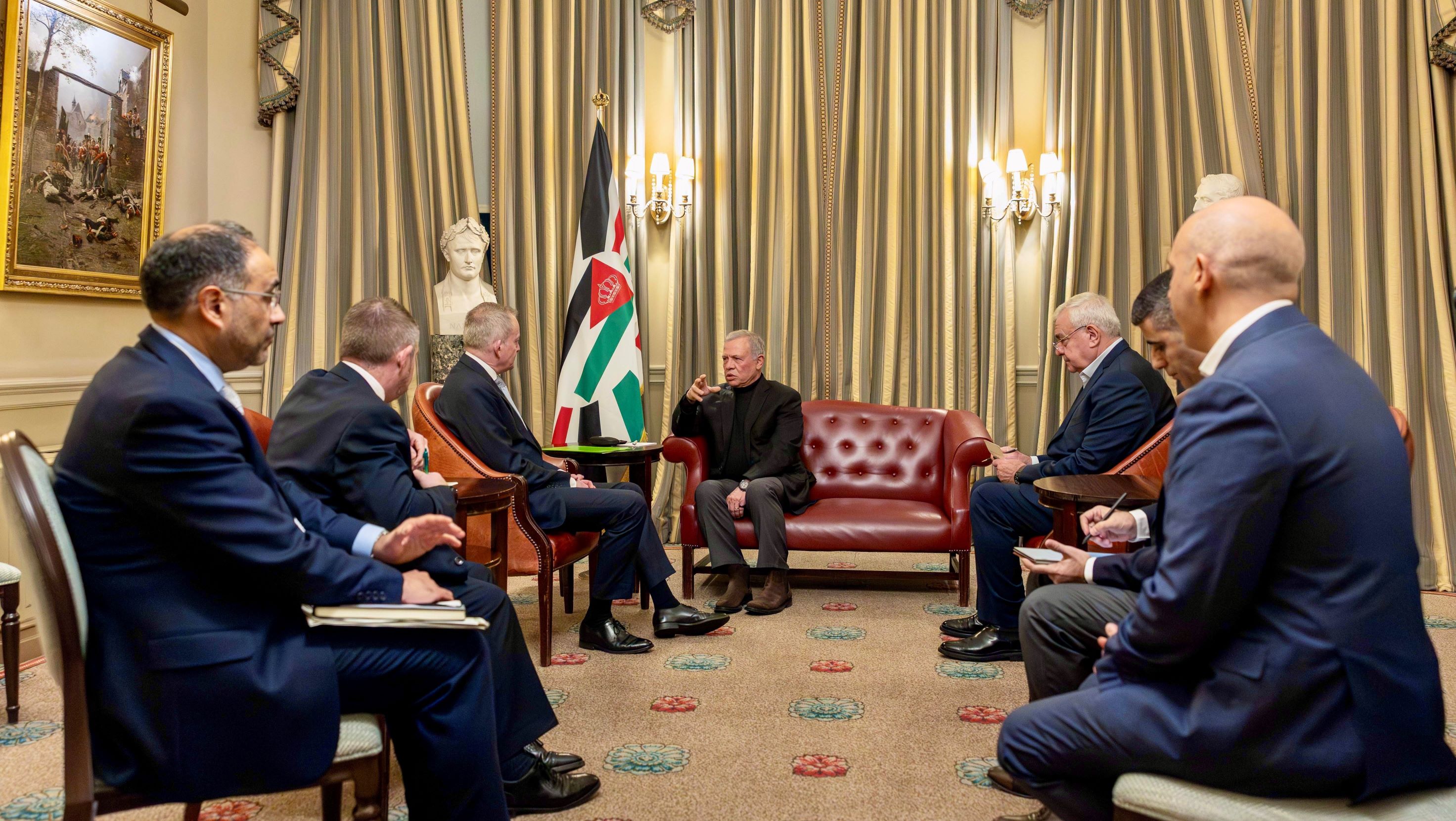 الملك يلتقي رئيس أركان الدفاع البريطاني في لندن