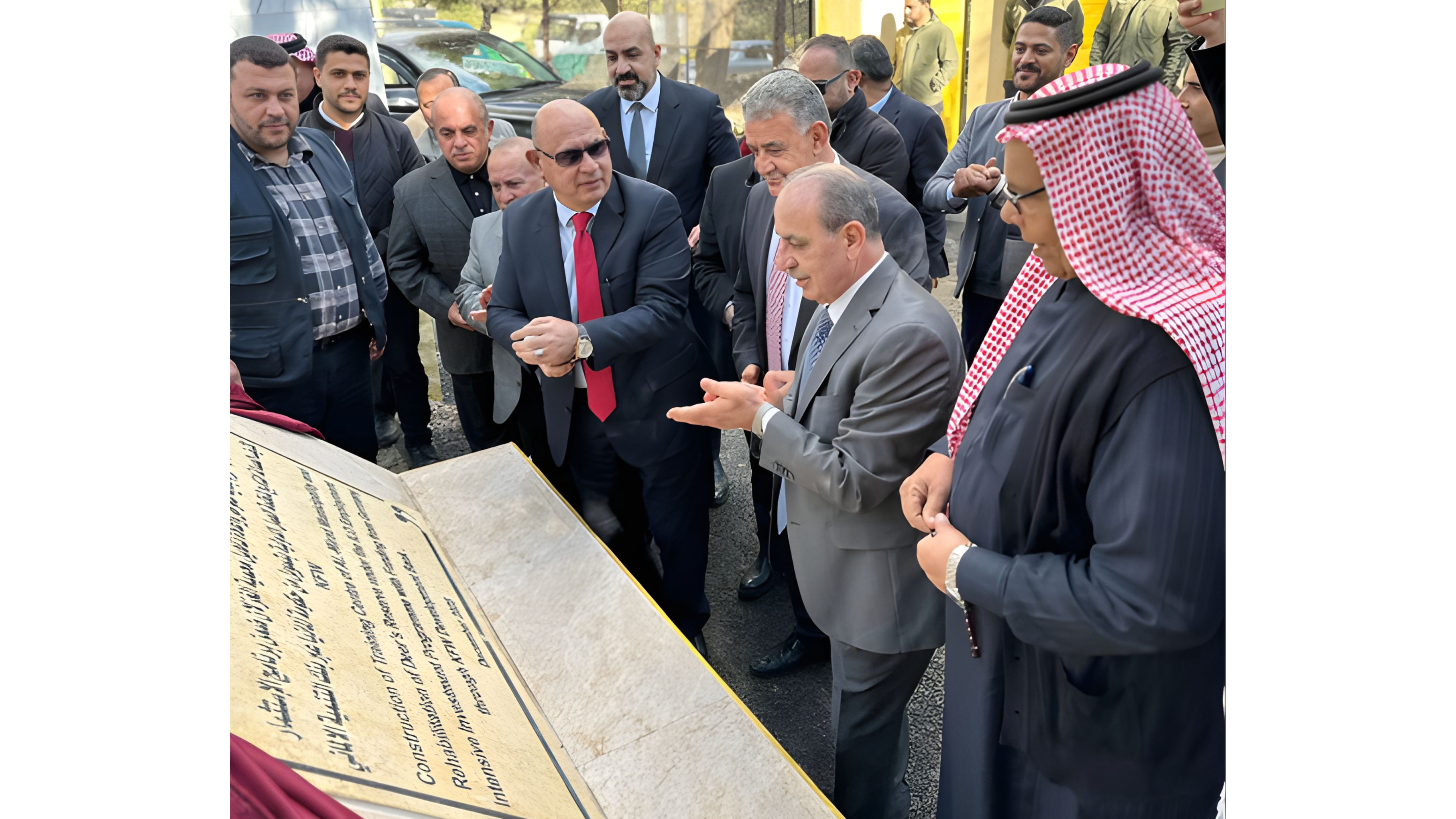  وزير الإدارة المحلية يفتتح مشاريع تنموية وخدمية في المعراض 