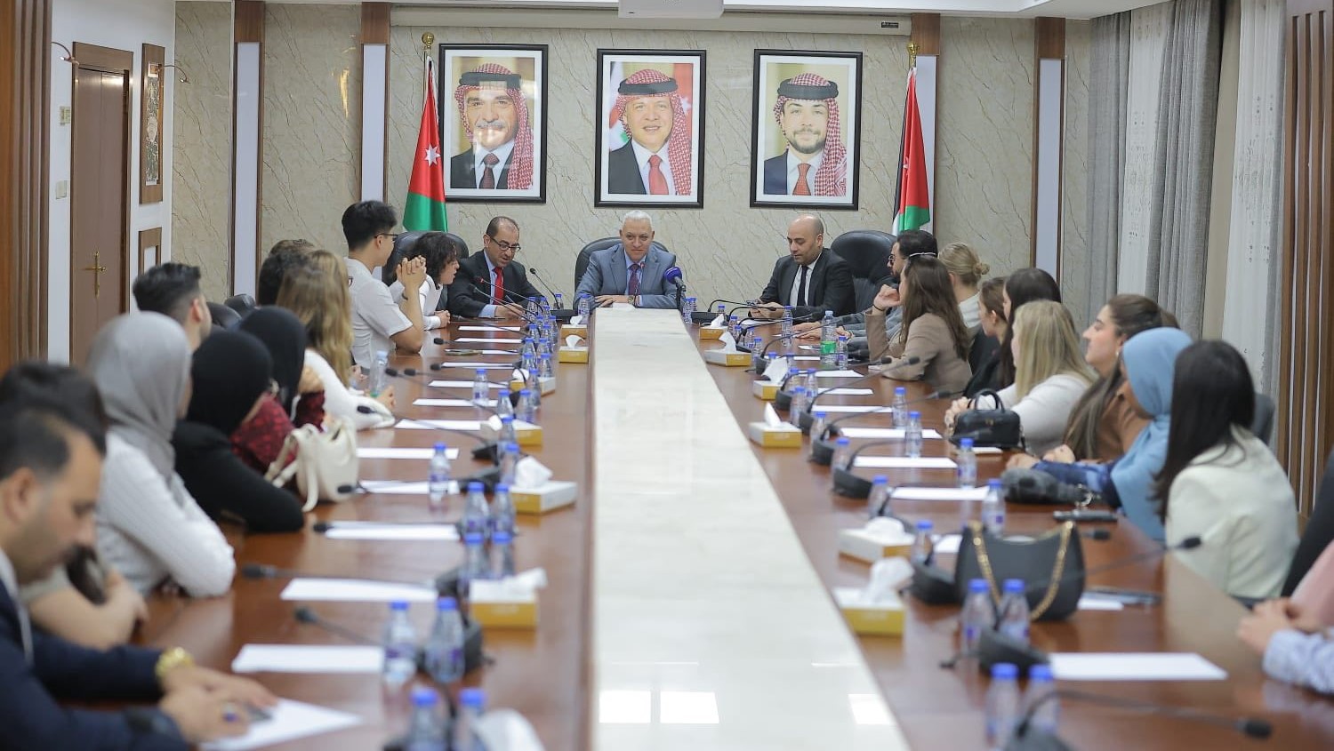  رئيس لجنة التوجيه الوطني والإعلام النيابية يلتقي وفدا من طلبة جامعة فرجينيا