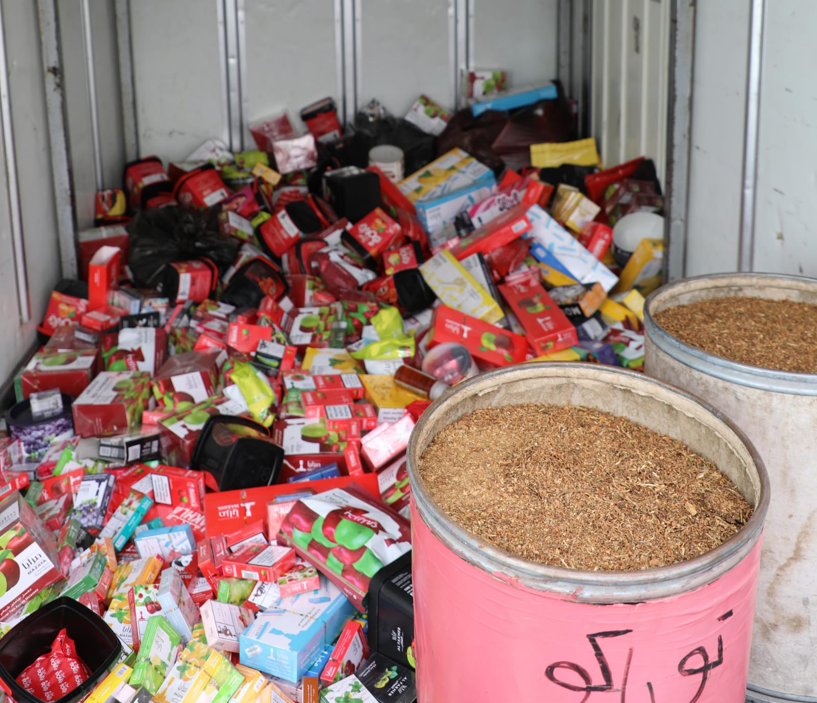 الجمارك تضبط كميات كبيرة من الجوس والمعسل والدخان المهرب