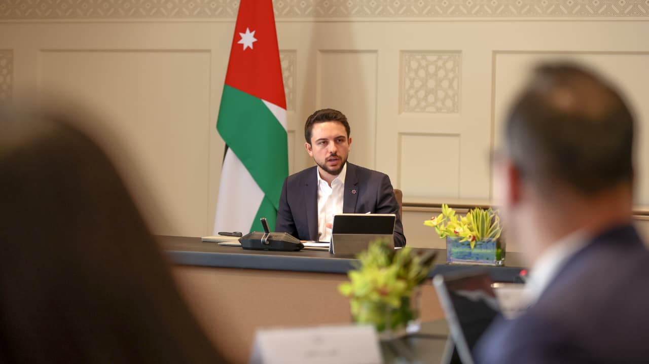  ولي العهد يترأس اجتماعا لبحث سبل تطوير قطاع التكنولوجيا المالية