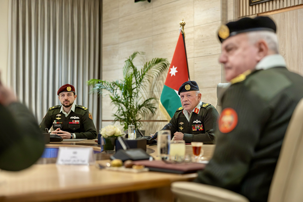  الملك يرافقه ولي العهد يزور القيادة العامة للقوات المسلحة