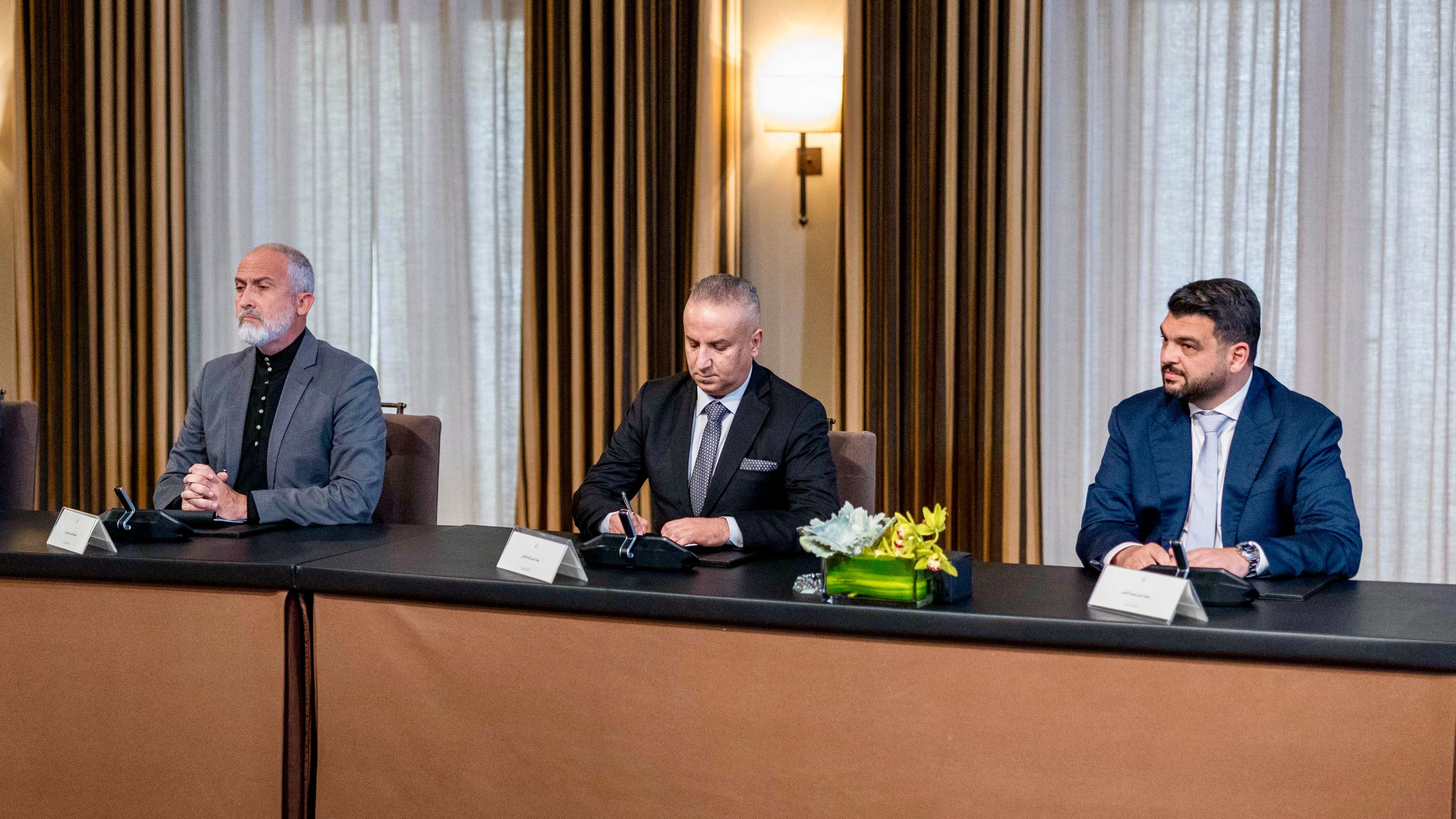  الملك يلتقي أصحاب مبادرات إنسانية وطنية 