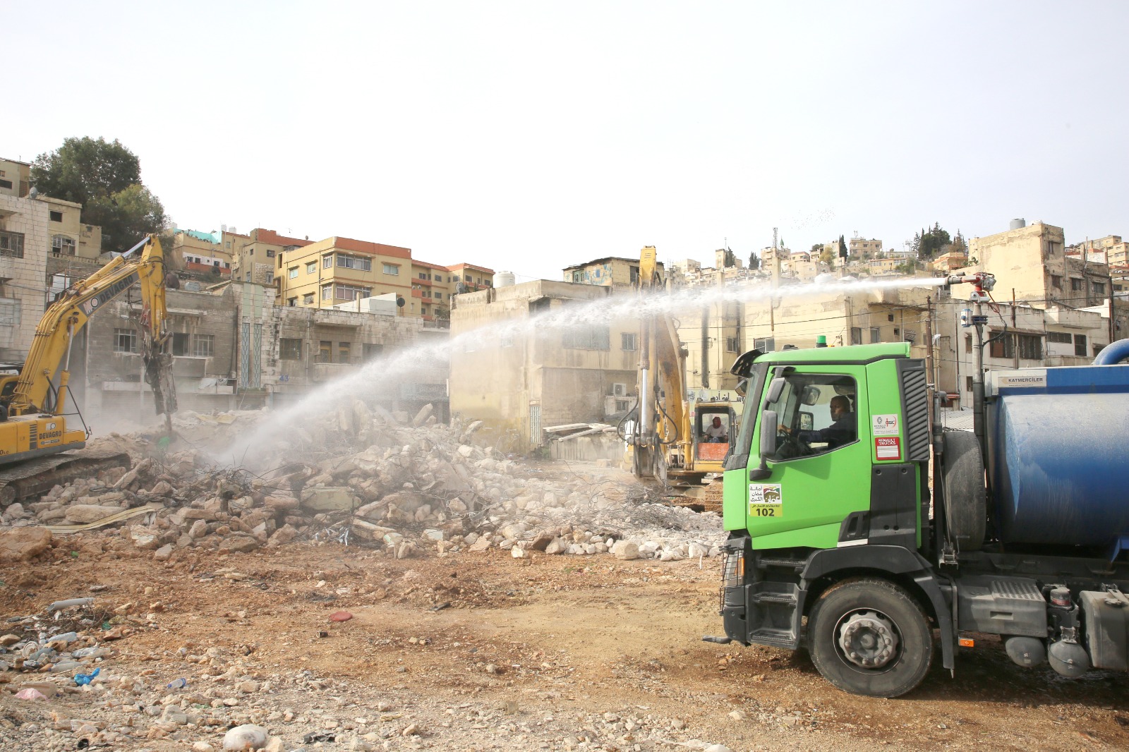  أمانة عمان تنفذ أعمال هدم في شارع الطلياني ضمن مشروع تطوير أحياء عمان
