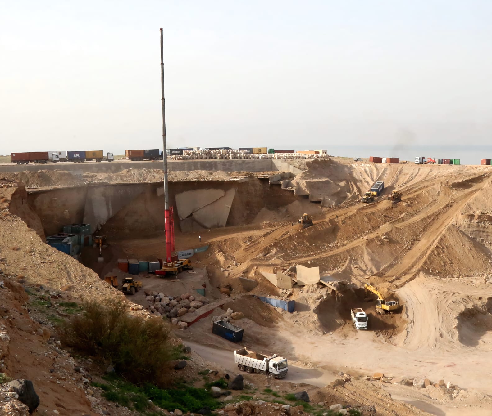 وزير الأشغال يتفقد مشاريع معالجة أضرار السيول في الكرك والبحر الميت