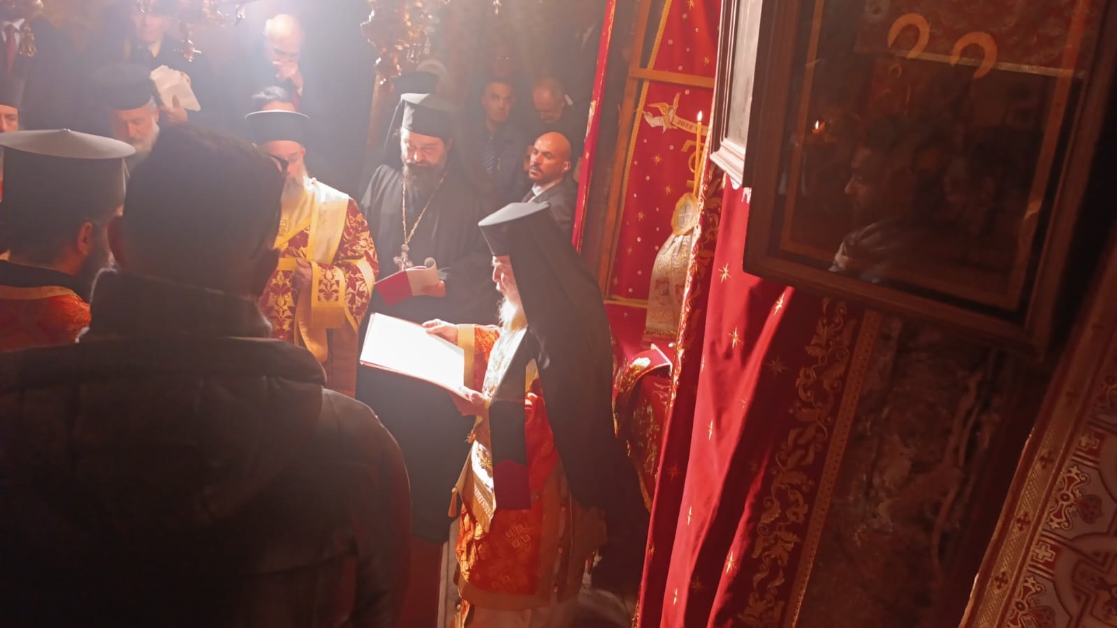  مندوباً عن الملك وزير الداخلية يشارك في قداس عيد الميلاد للطوائف المسيحية حسب التقويم الشرقي في بيت لحم 