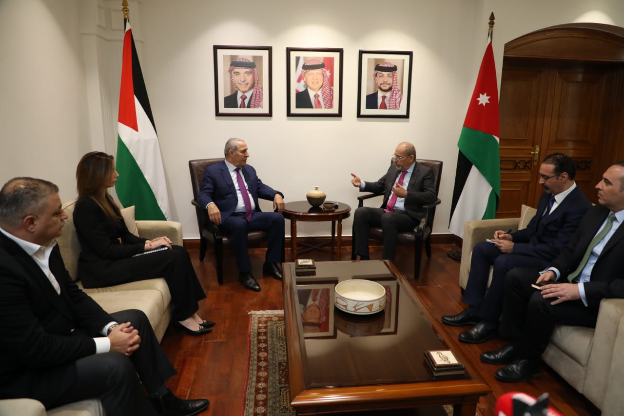  وزير الخارجية يلتقي نائب الرئيس الفلسطيني