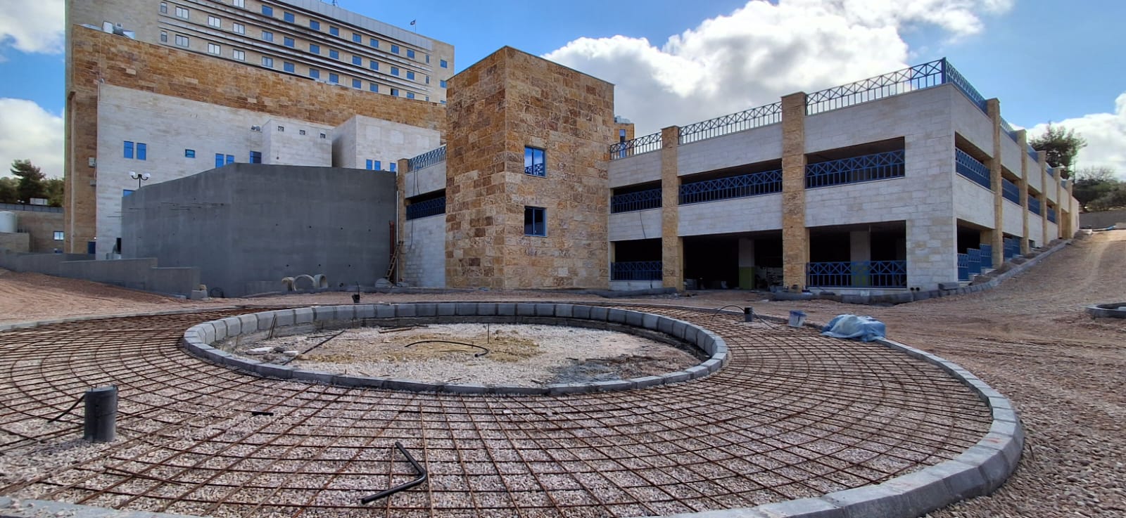 وزير الأشغال يتفقد مشروع توسعة مستشفى الإيمان الحكومي في عجلون