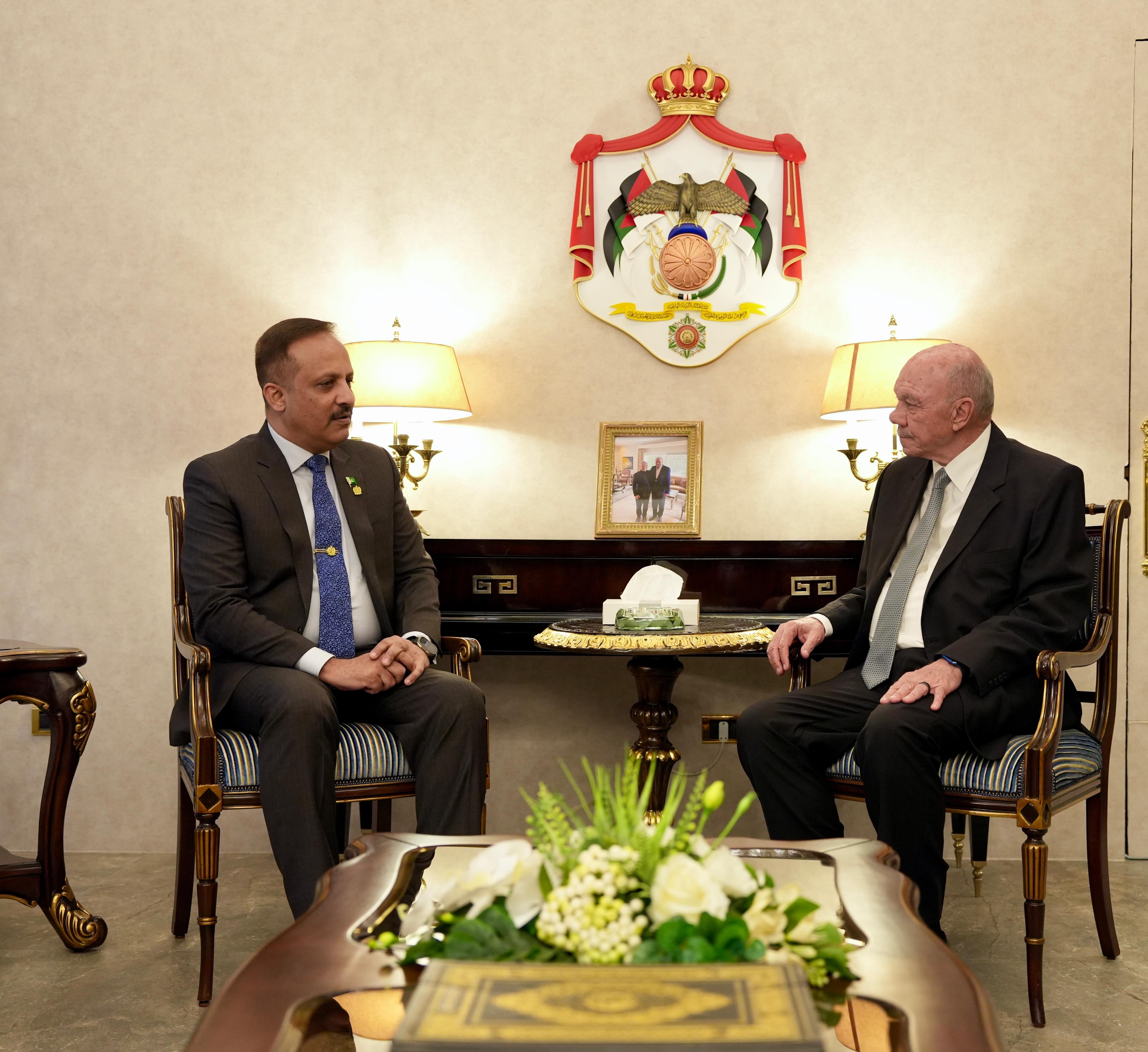  رئيس مجلس الأعيان يلتقي السفير الباكستاني