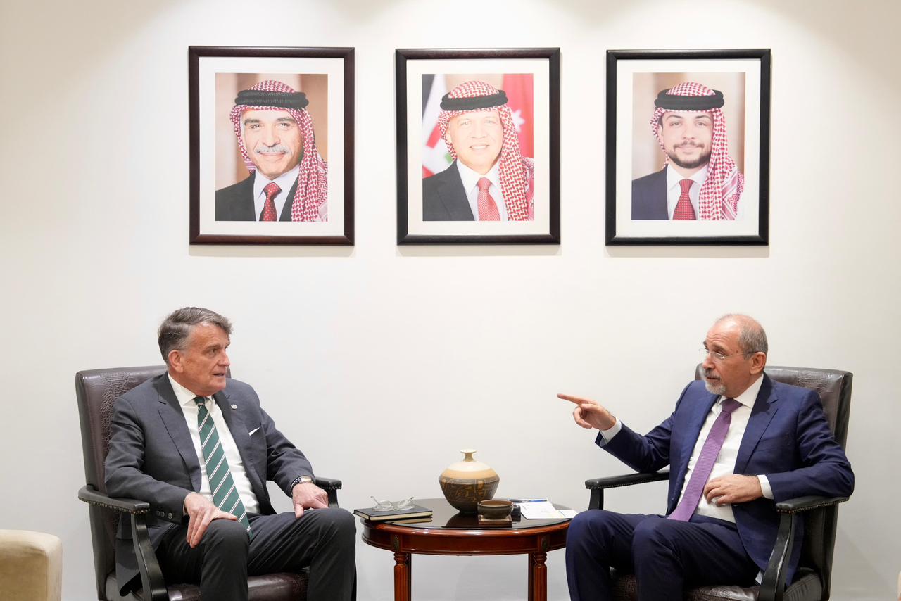  وزير الخارجية يلتقي القائم بأعمال المفوض العام للانروا