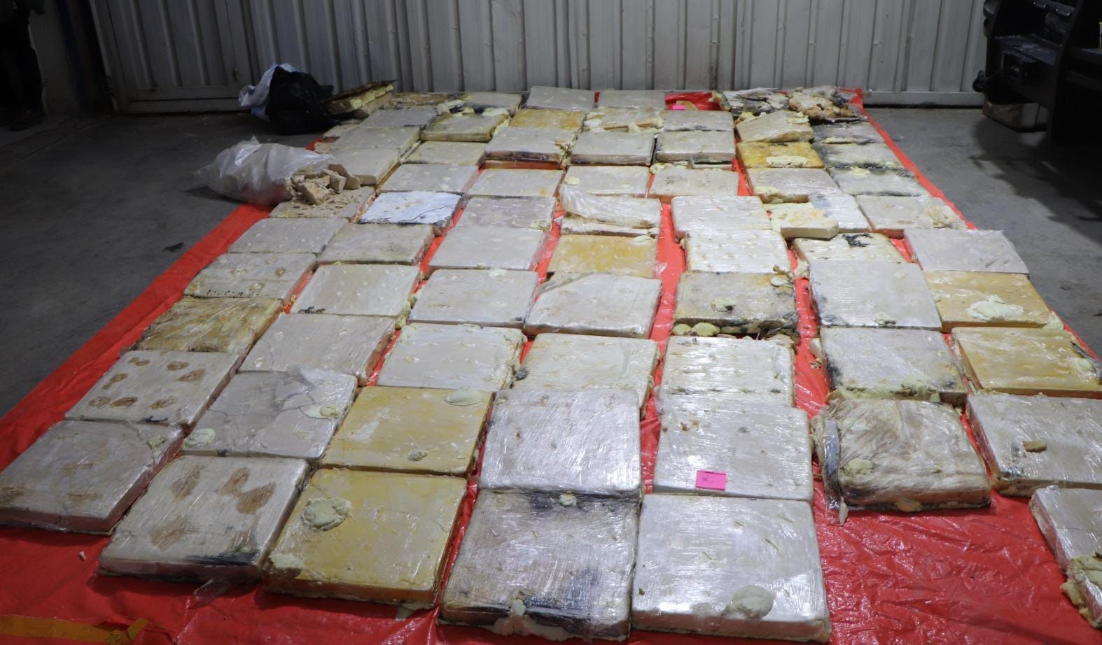  إحباط تهريب 943 كغم من عجينة الكبتاجون في عملية مشتركة بين الأردن وسوريا