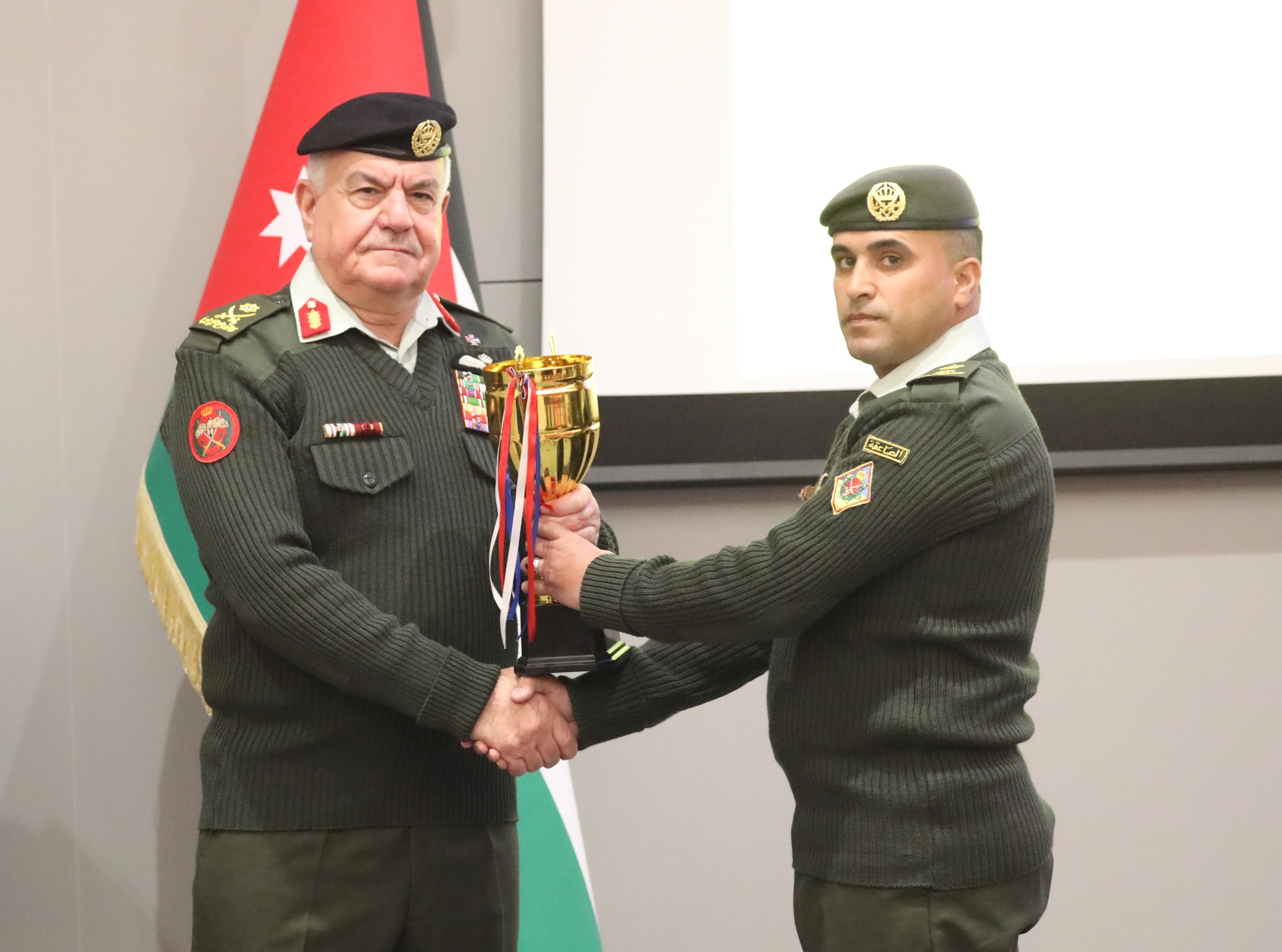  رئيس هيئة الأركان يرعى حفل توزيع الكؤوس على الوحدات الفائزة في القوات المسلحة للعام 2025