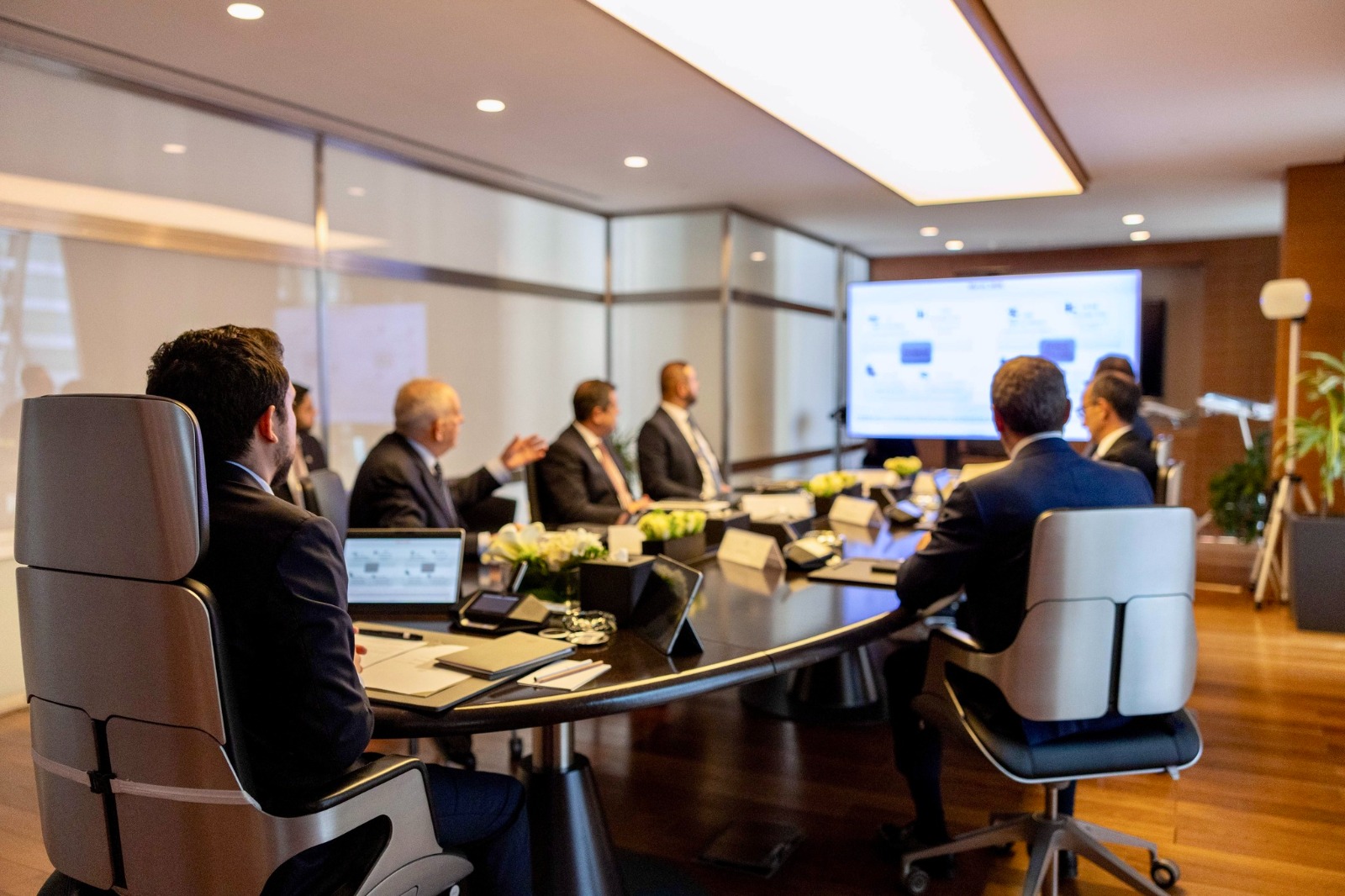  ولي العهد يزور شركة الخطوط الجوية الملكية الأردنية