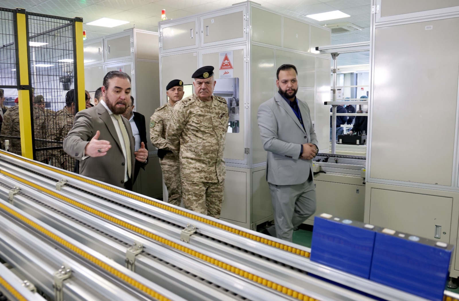  الحنيطي يزور مصنع شركة الخطوط التقنية للألياف الضوئية