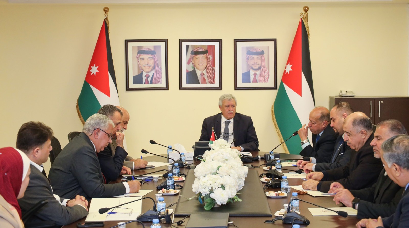  وزير النقل يلتقي ممثلي جمعية السلم المجتمعي