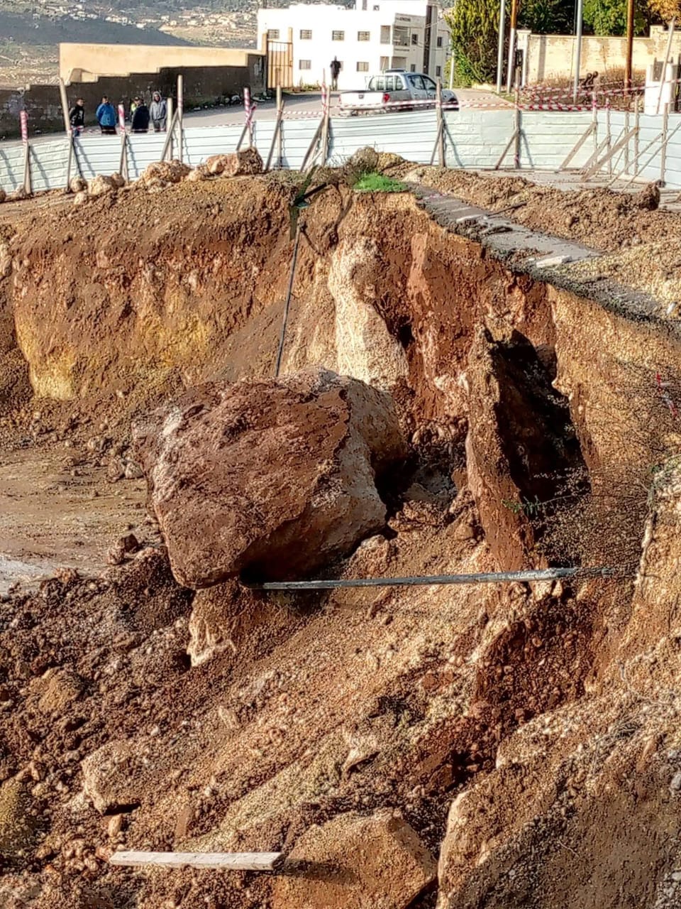  جرش: إغلاق مؤقت لطريق الجبل الأخضر إثر انهيار في إحدى الحفريات الإنشائية