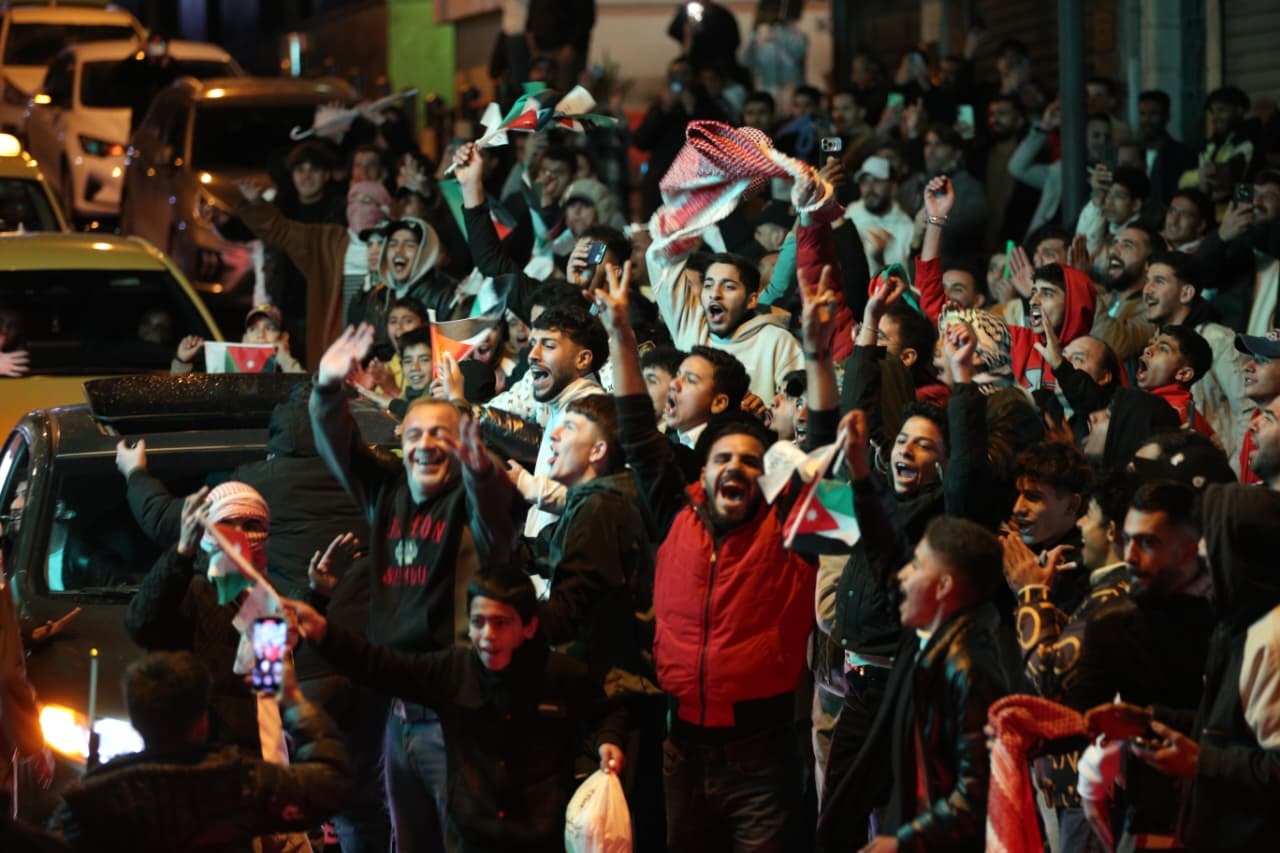  الجماهير الأردنية تخرج للشوارع احتفالا بتأهل "النشامى" إلى نهائي كأس العرب