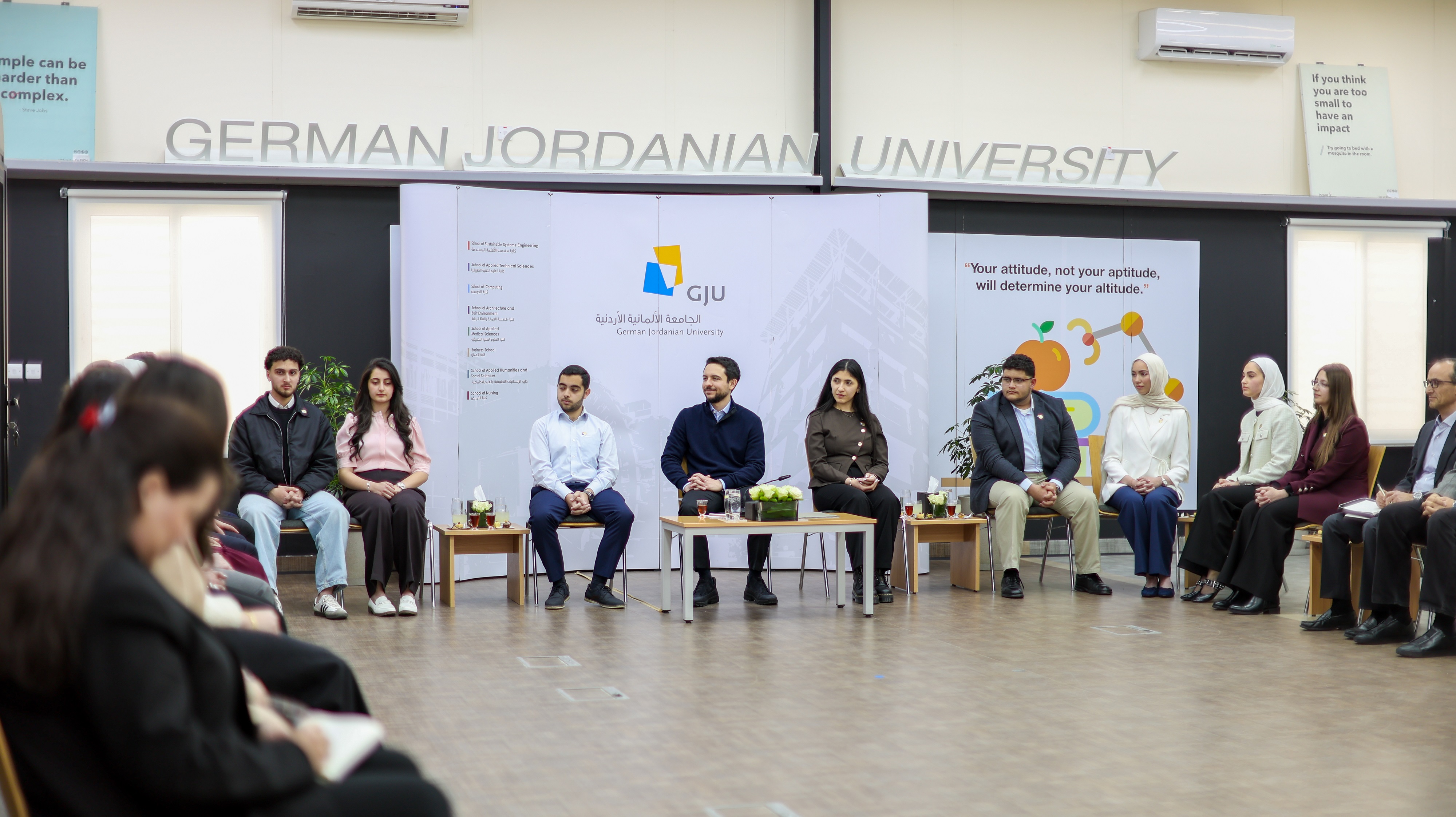  ولي العهد يزور الجامعة الألمانية الأردنية ويلتقي عددا من طلبتها