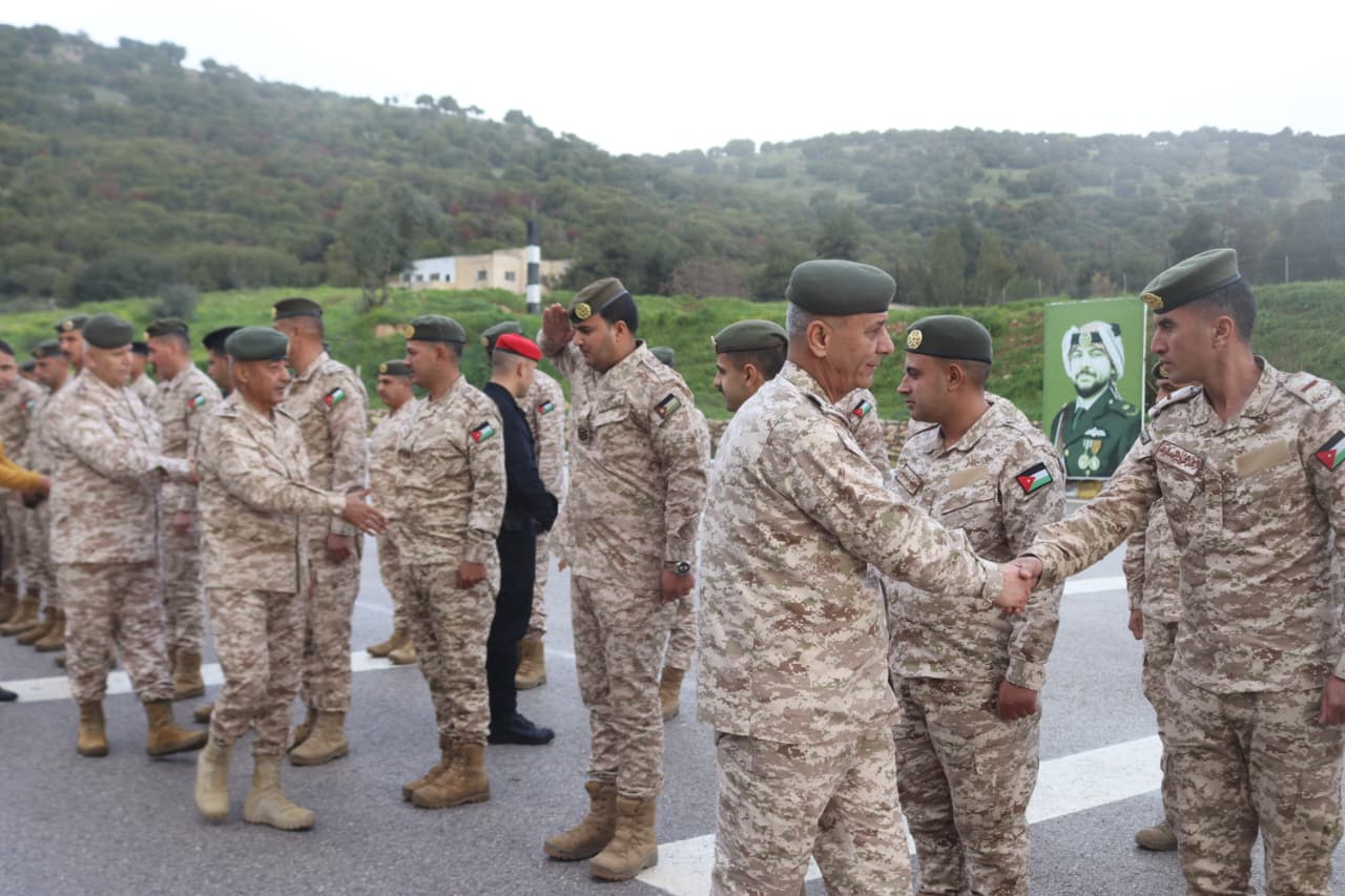  القوات المسلحة تشارك مرتباتها فرحة أول أيام الفطر السعيد وتعود المرضى من المتقاعدين والعاملين