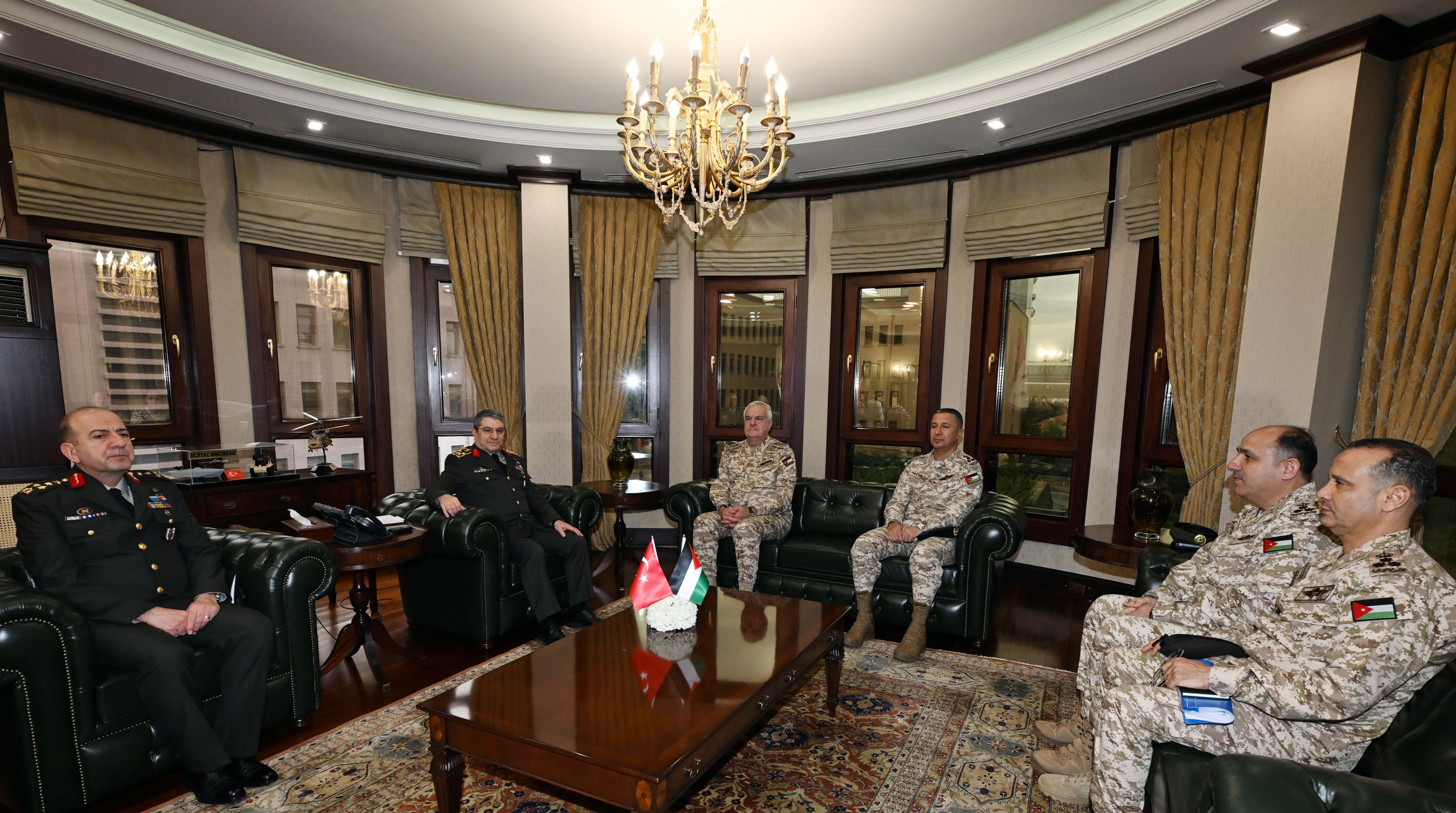  الحنيطي يلتقي رئيس الأركان التركي ووزير الدفاع ويزور شركة "أسيلسان"