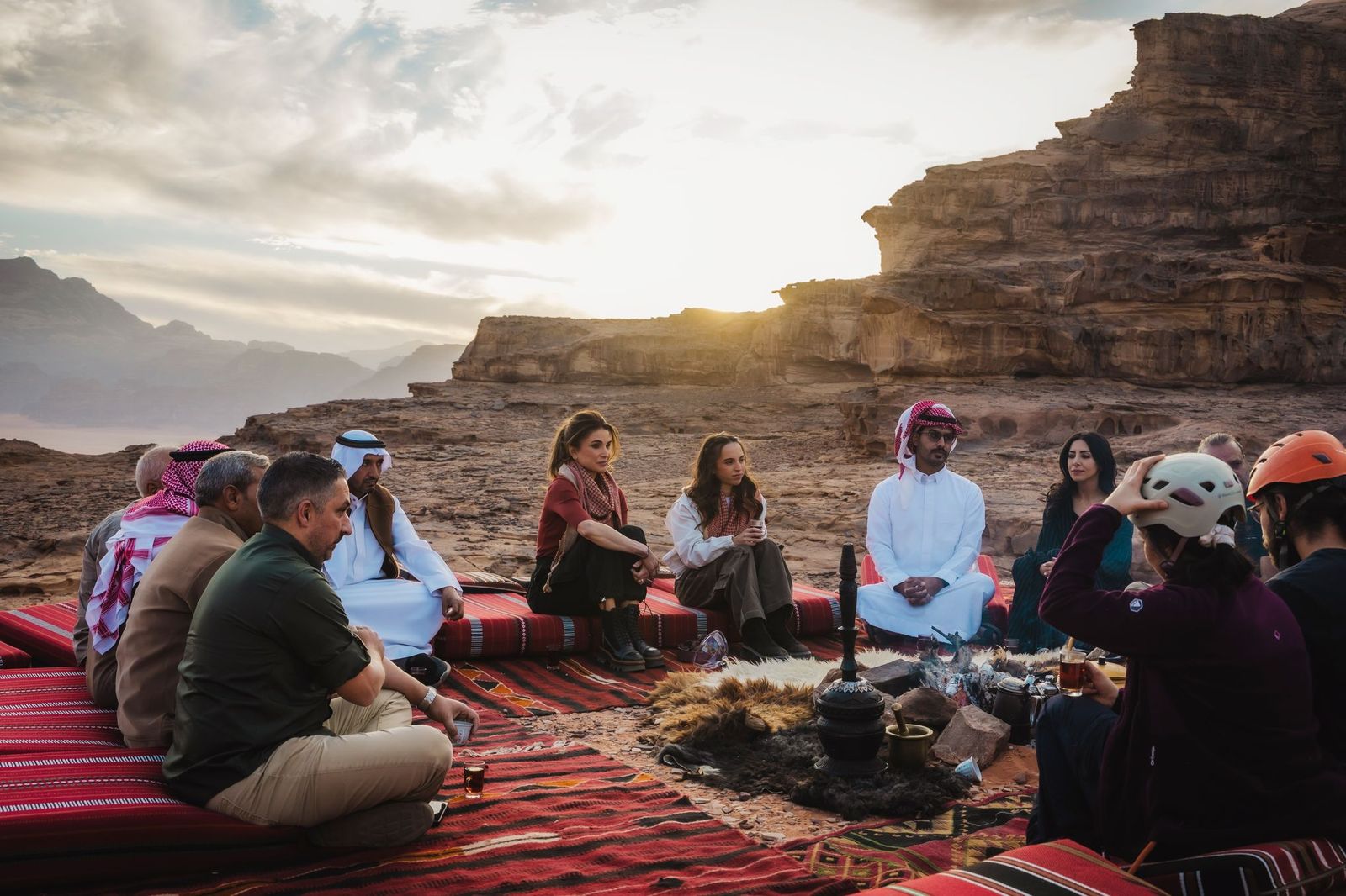الملكة رانيا العبدالله والأميرة سلمى تزوران وادي رم