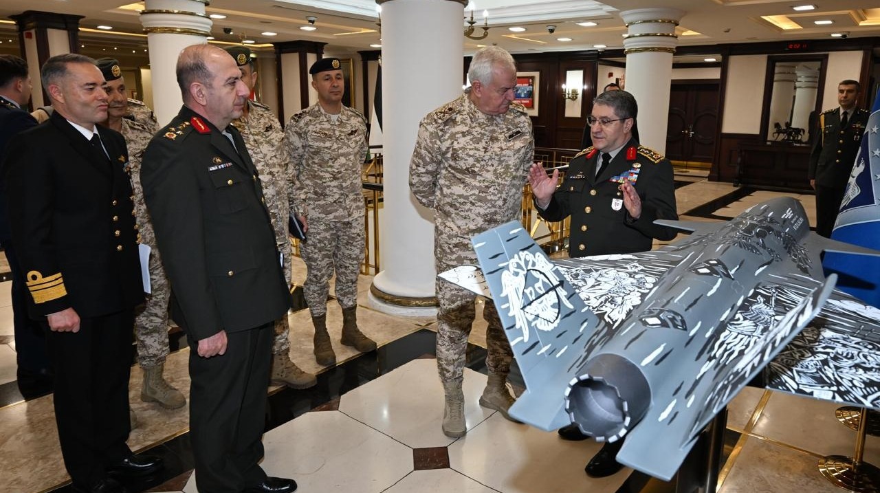  الحنيطي يلتقي رئيس الأركان التركي ووزير الدفاع ويزور شركة "أسيلسان"