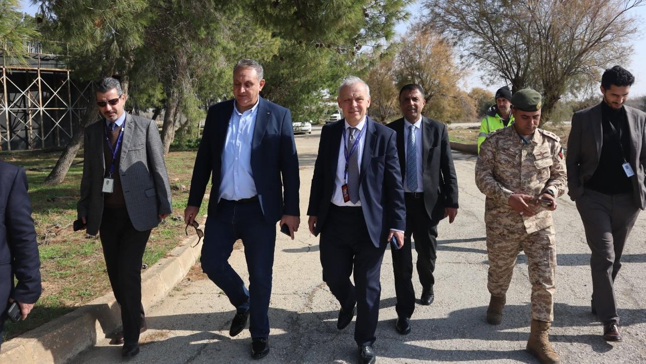  وزير البيئة يفتتح محطة مراقبة نوعية الهواء المحيط في مطار الملكة علياء