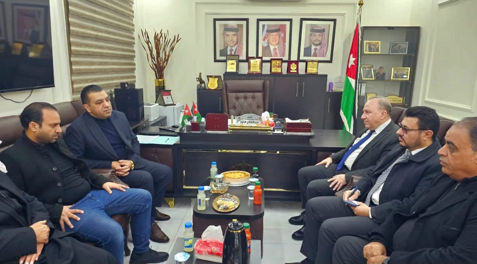 "فلسطين النيابية" تزور مخيم الوحدات للاطلاع على واقع الخدمات