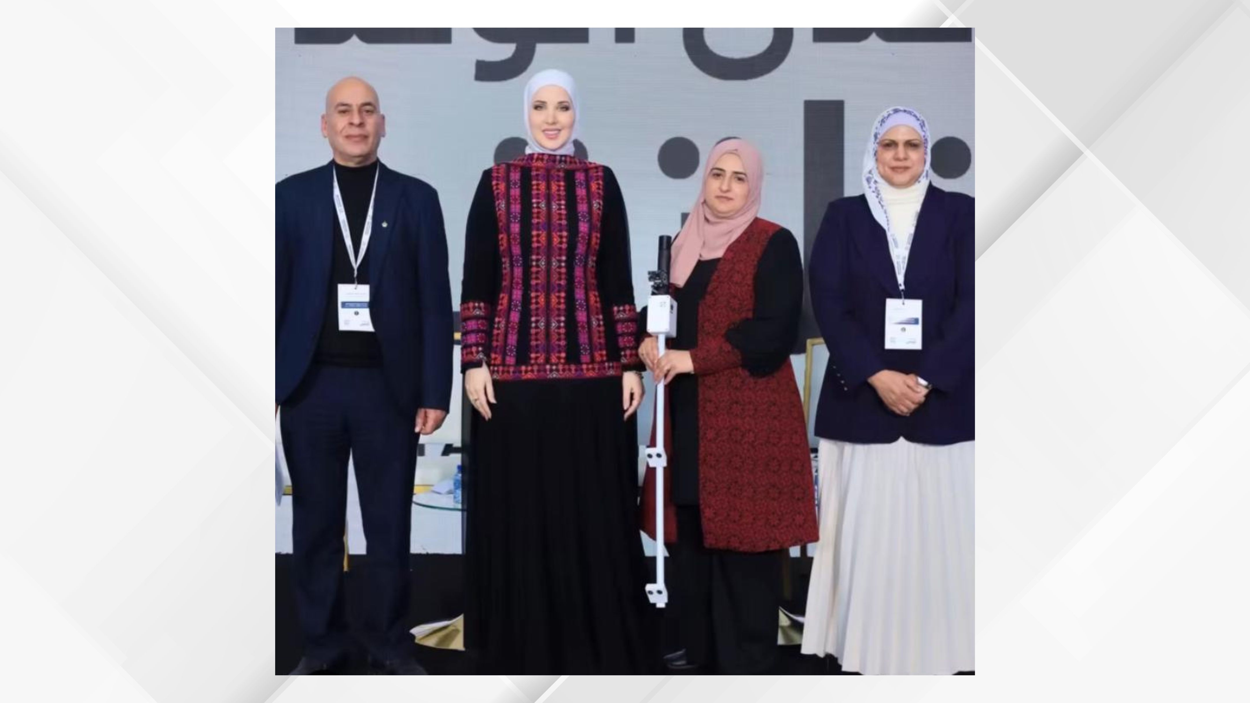  طالبات من "تربية الطفيلة" يبتكرن عصا ذكية لمساعدة ذوي الإعاقة البصرية