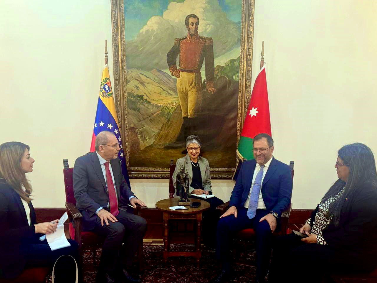  وزير الخارجية ينقل تحيات الملك للرئيسة الفنزويلية 