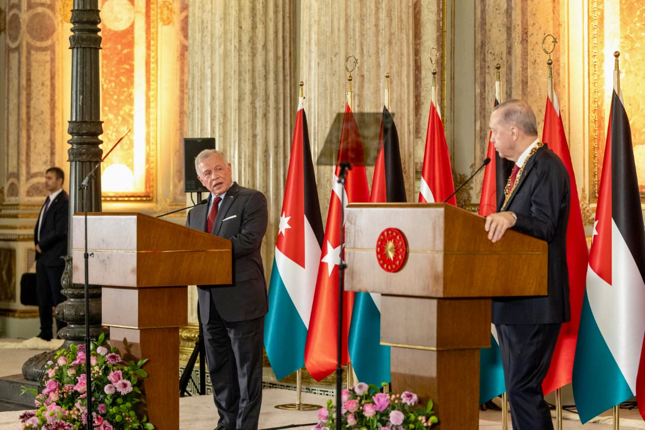  الملك والرئيس التركي يعقدان مباحثات في اسطنبول