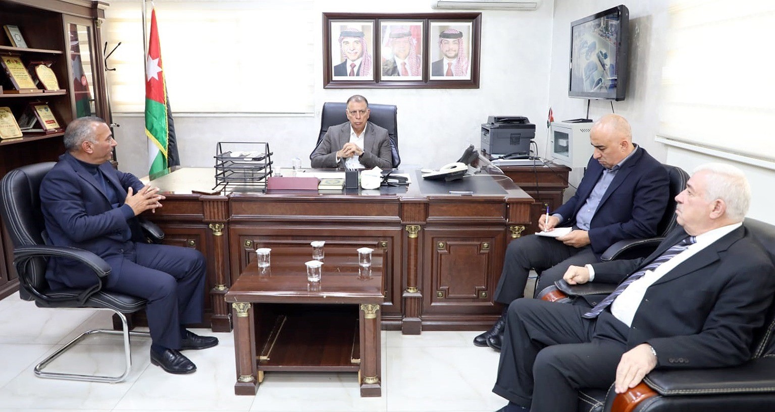  وزير الداخلية يزور متصرفية لواء الرمثا ويتفقد سد البويضة