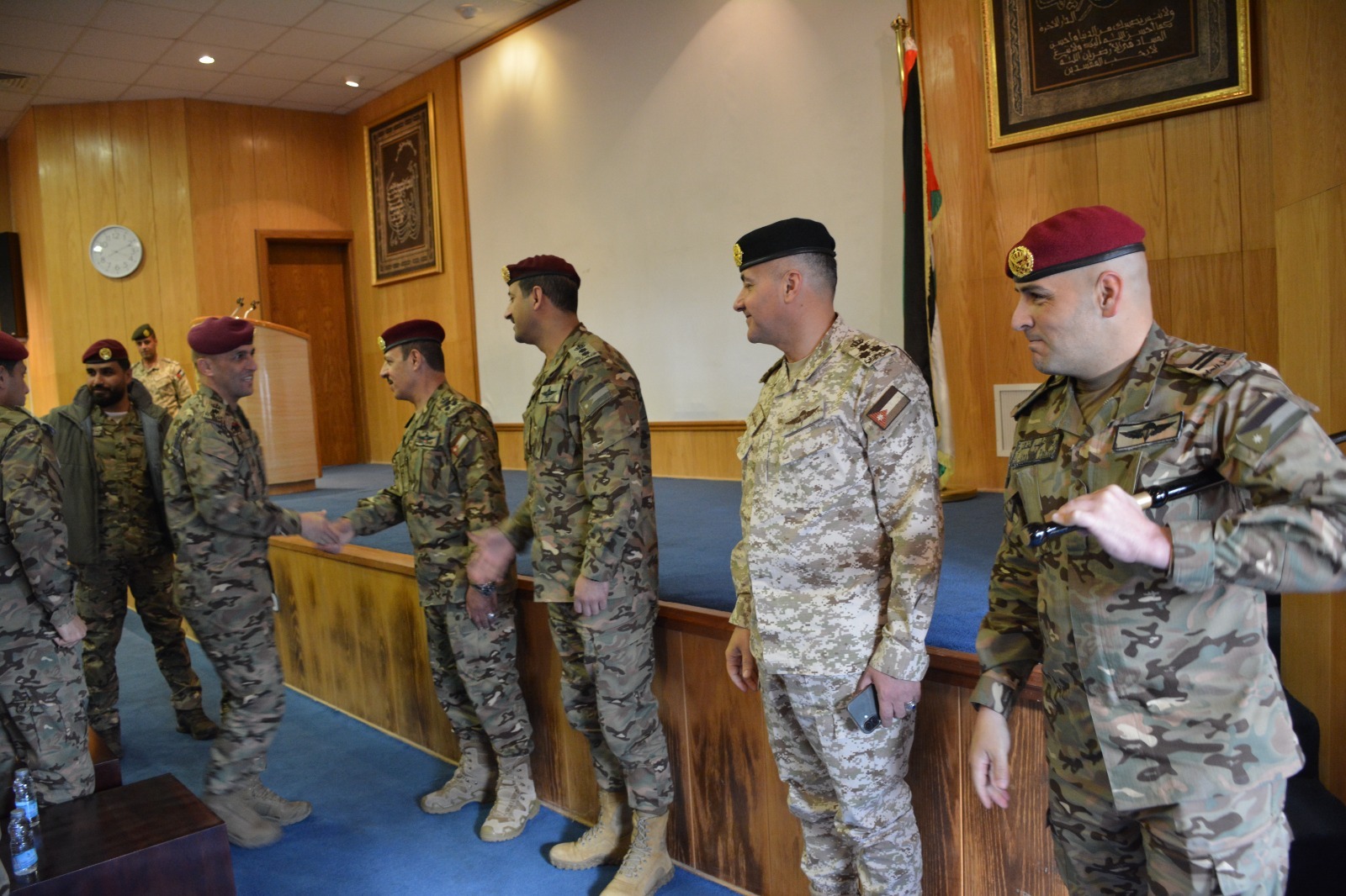  القوات المسلحة تشارك مرتباتها فرحة أول أيام الفطر السعيد وتعود المرضى من المتقاعدين والعاملين