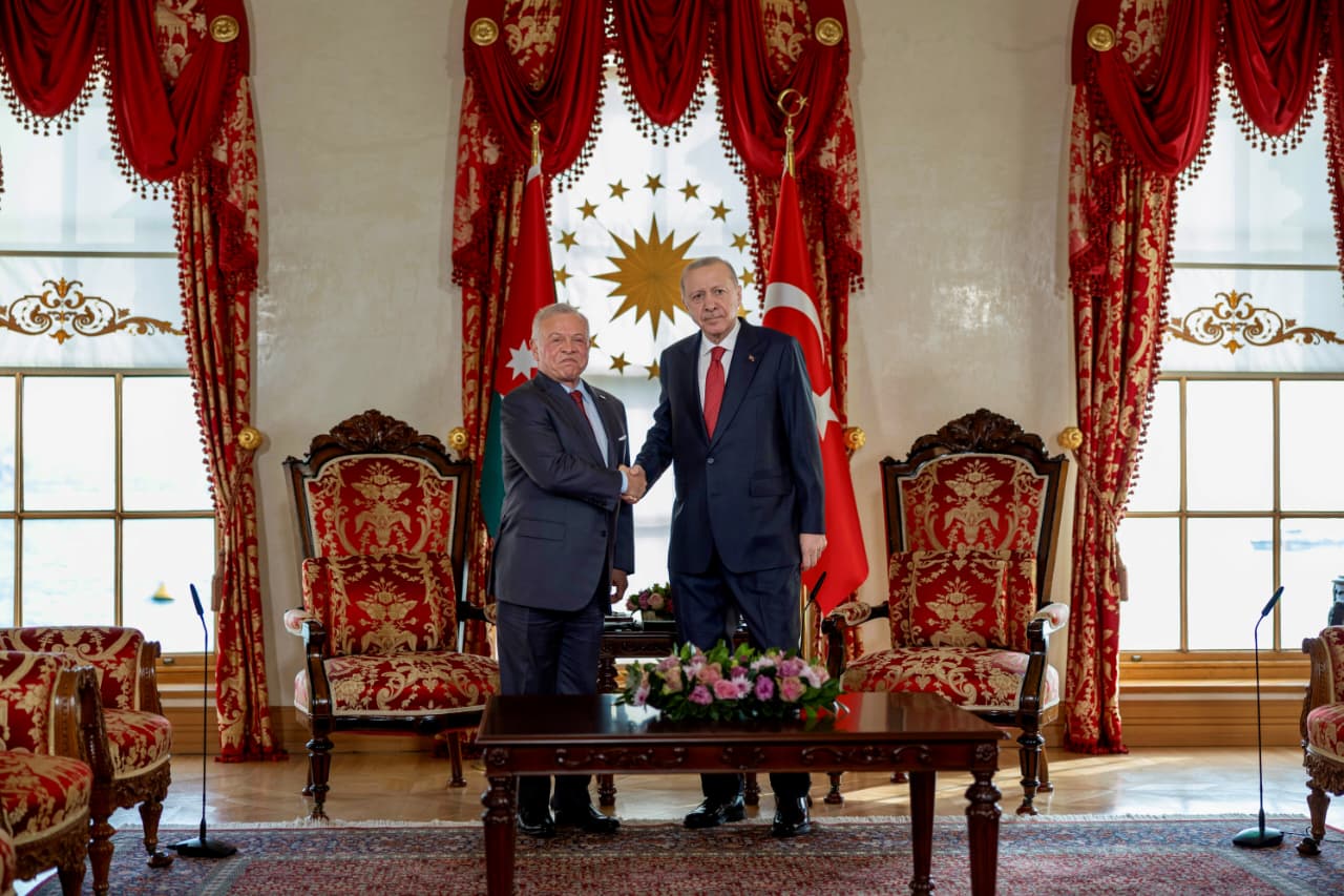  الملك والرئيس التركي يعقدان مباحثات في اسطنبول