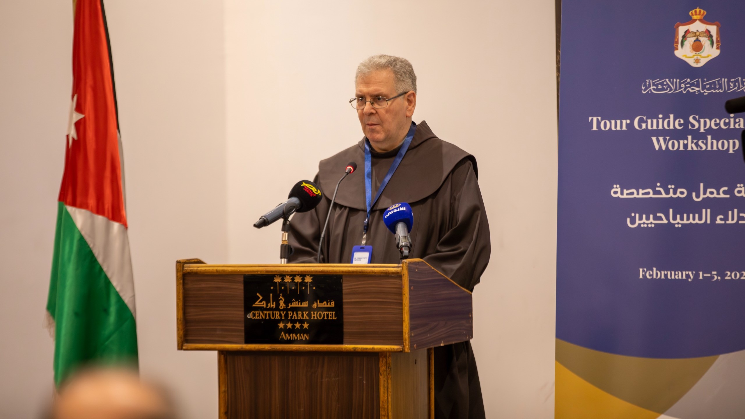 وزير السياحة يفتتح ورشة لتأهيل الأدلاء في مجال الحج المسيحي