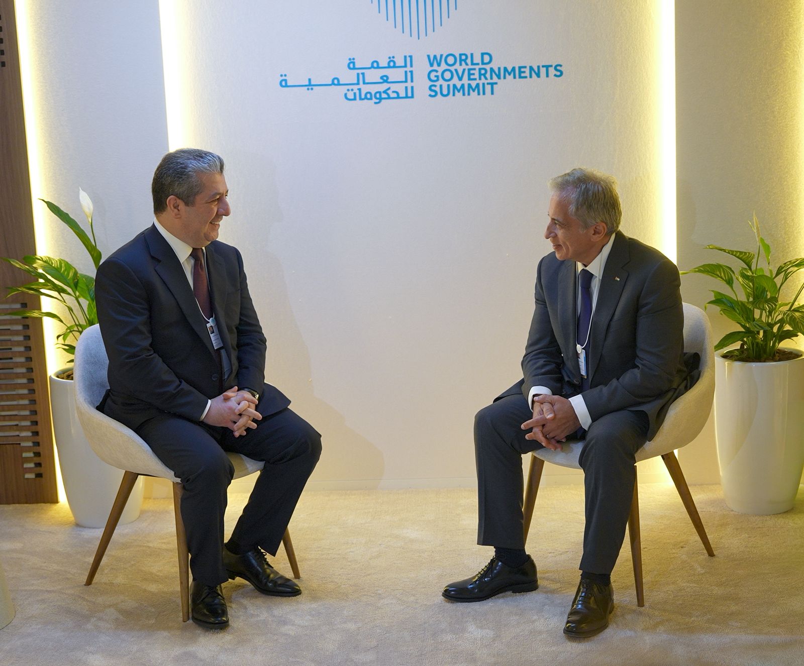  رئيس الوزراء يشارك بالقمة العالمية للحكومات في دبي ويبحث مع الشيخ منصور بن زايد سبل تعزيز التعاون الثنائي