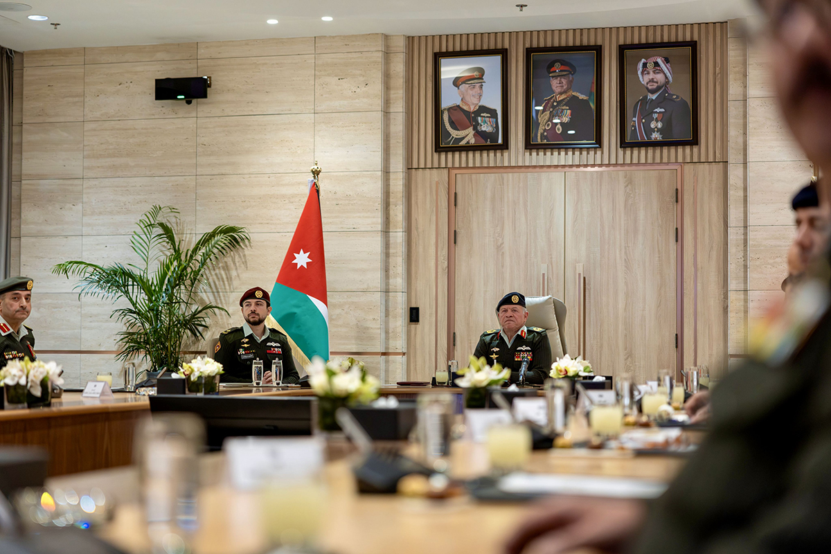  الملك يرافقه ولي العهد يزور القيادة العامة للقوات المسلحة